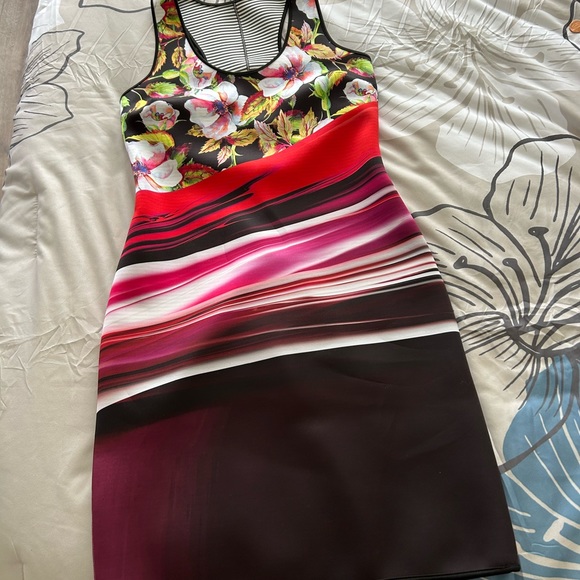 💰PRICE⬇️ Scuba Fitting Dress •Multicolor • size M • - Picture 3 of 8